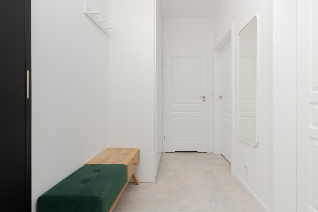 Stacja Wola With Parking By Renters Warszawa