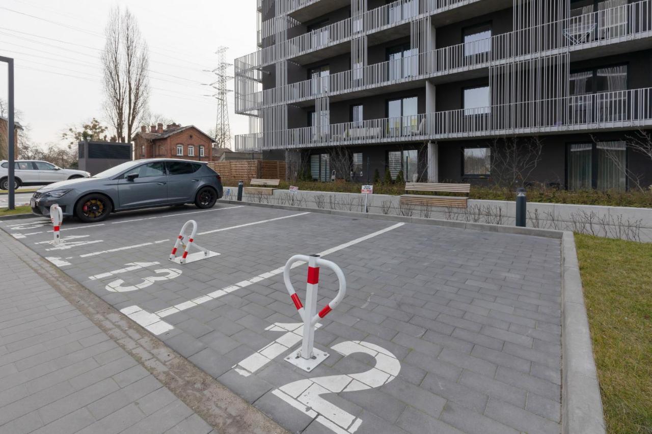 Stacja Wola With Parking By Renters Warszawa