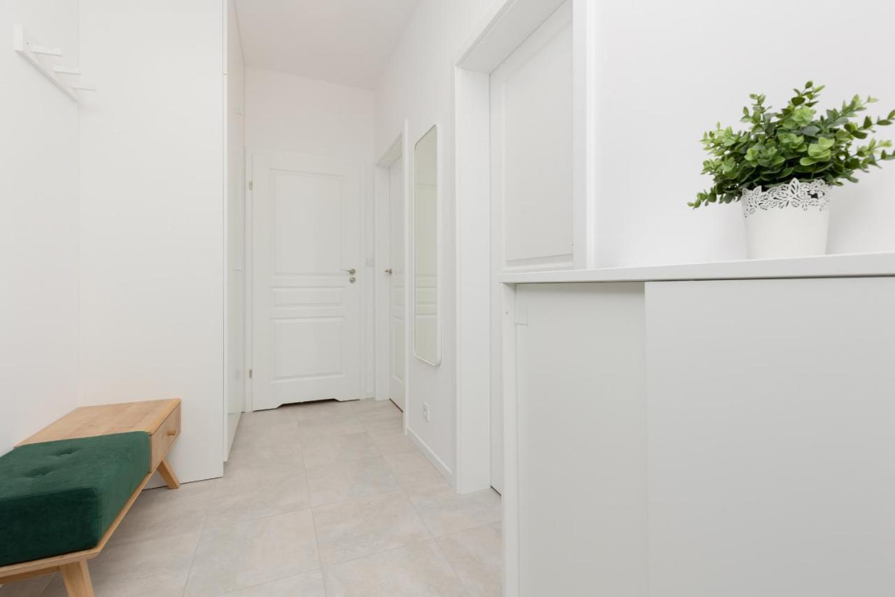 Stacja Wola With Parking By Renters * Warszawa